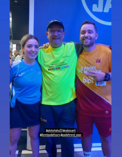Alvin Shehu con la coppa al Padel Trend Expo